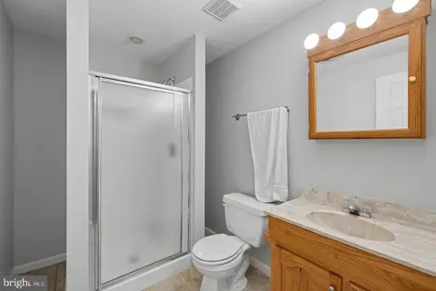 Bath - 9087 Slate Stone Loop, Bristow, VA 20136 photo 8 of 9