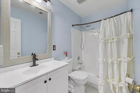 Bath - 9087 Slate Stone Loop, Bristow, VA 20136 photo 6 of 9