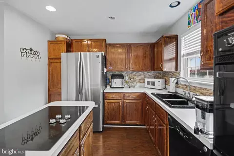 Kitchen - 9087 Slate Stone Loop, Bristow, VA 20136 photo 7 of 9