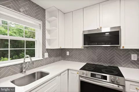 15327 Blacksmith Ter, Woodbridge, VA 22191