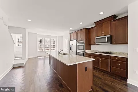 6002 Camerons Ferry Dr, Haymarket, VA 20169