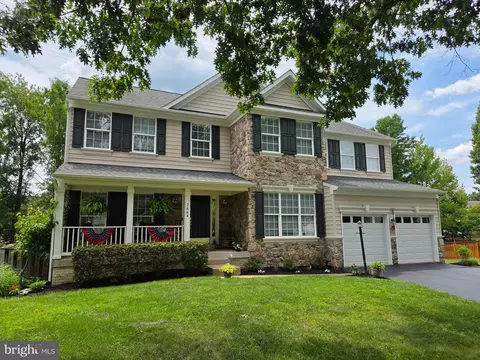 7664 Framingham Ct, Gainesville, VA 20155 photo 2