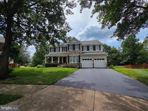 7664 Framingham Ct, Gainesville, VA 20155 photo 3