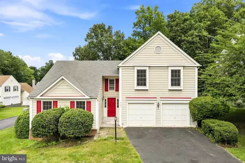 4354 Chambord Ln, Woodbridge, VA 22192