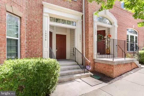 15081 Leicestershire St, Woodbridge, VA 22191