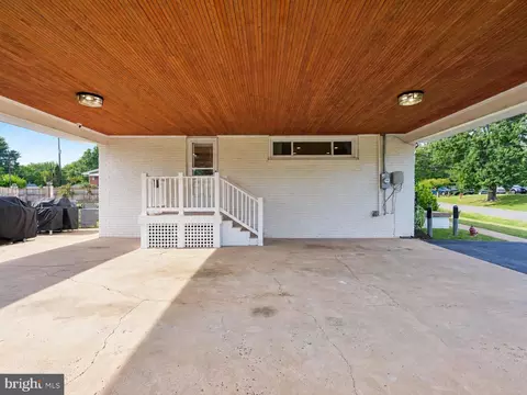 Exterior - 7704 Huron Dr, Gainesville, VA 20155 photo 6 of 6