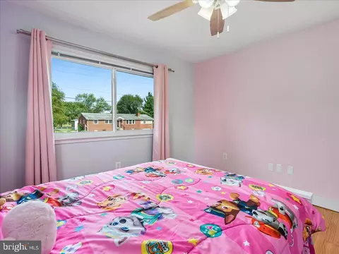 Bedroom - 7704 Huron Dr, Gainesville, VA 20155 photo 6 of 8
