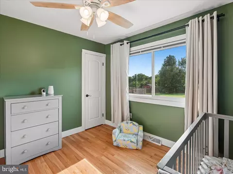 Bedroom - 7704 Huron Dr, Gainesville, VA 20155 photo 3 of 8