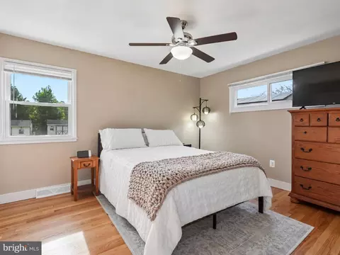 Bedroom - 7704 Huron Dr, Gainesville, VA 20155 photo 1 of 8