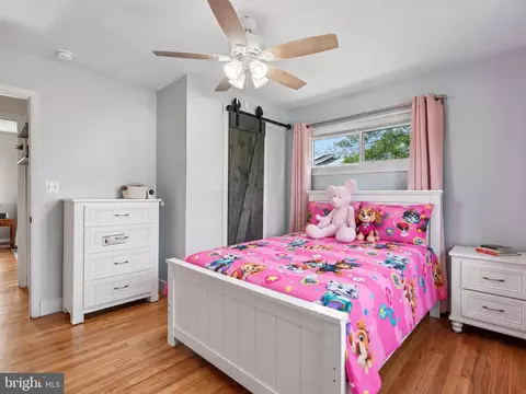 Bedroom - 7704 Huron Dr, Gainesville, VA 20155 photo 5 of 8