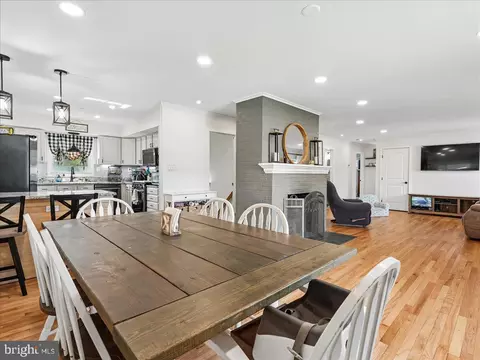 Dining - 7704 Huron Dr, Gainesville, VA 20155 photo 2 of 3