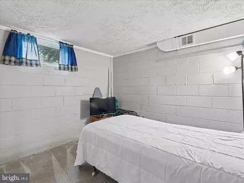 Bedroom - 7704 Huron Dr, Gainesville, VA 20155 photo 8 of 8