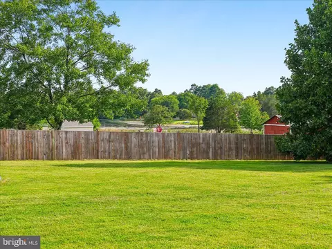 Exterior - 7704 Huron Dr, Gainesville, VA 20155 photo 5 of 6