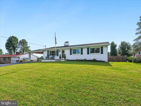 Exterior - 7704 Huron Dr, Gainesville, VA 20155 photo 1 of 6