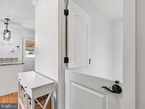 Entry Way - 7704 Huron Dr, Gainesville, VA 20155 photo 2 of 2