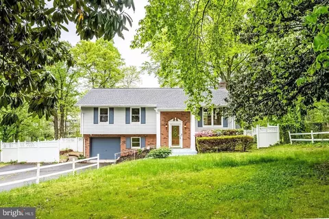 1525 Lakewood Dr, Woodbridge, VA 22192