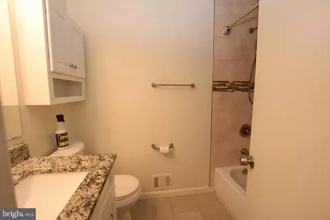 Bath - 7851 Brookview Ct, Manassas, VA 20109 photo 5 of 5