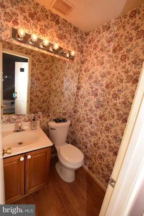 Bath - 7851 Brookview Ct, Manassas, VA 20109 photo 1 of 5