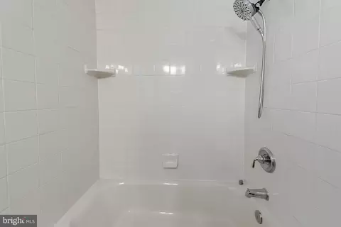 Bath - 18724 Kerill Rd, Triangle, VA 22172 photo 2 of 2