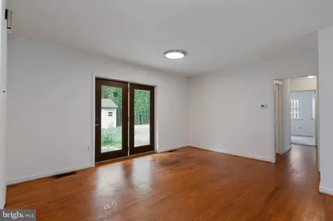 Living - 18724 Kerill Rd, Triangle, VA 22172 photo 5 of 5