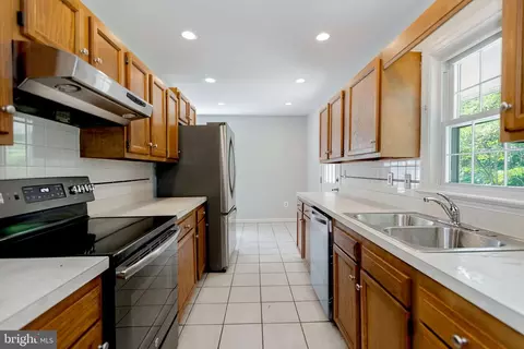 Kitchen - 18724 Kerill Rd, Triangle, VA 22172 photo 1 of 3