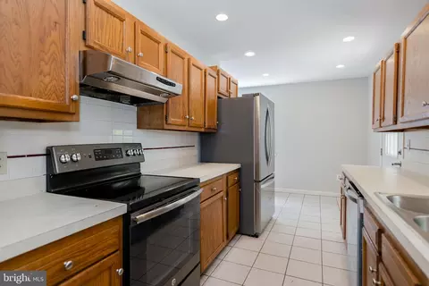 Kitchen - 18724 Kerill Rd, Triangle, VA 22172 photo 2 of 3
