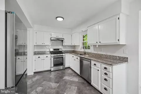 Kitchen - 11198 Privates Ct, Manassas, VA 20109 photo 1 of 4