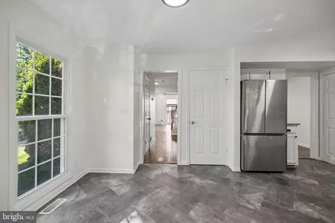 Entry Way - 11198 Privates Ct, Manassas, VA 20109 photo 3 of 11