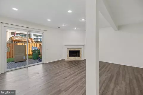 Living - 11198 Privates Ct, Manassas, VA 20109 photo 4 of 5