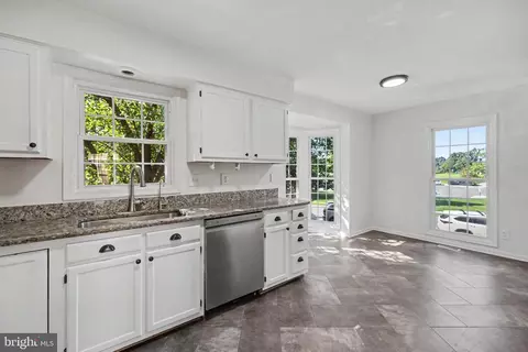Kitchen - 11198 Privates Ct, Manassas, VA 20109 photo 4 of 4