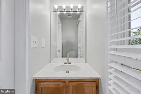 Entry Way - 11198 Privates Ct, Manassas, VA 20109 photo 2 of 11