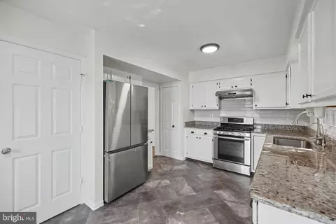 Kitchen - 11198 Privates Ct, Manassas, VA 20109 photo 2 of 4