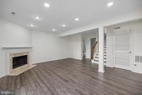 Living - 11198 Privates Ct, Manassas, VA 20109 photo 5 of 5