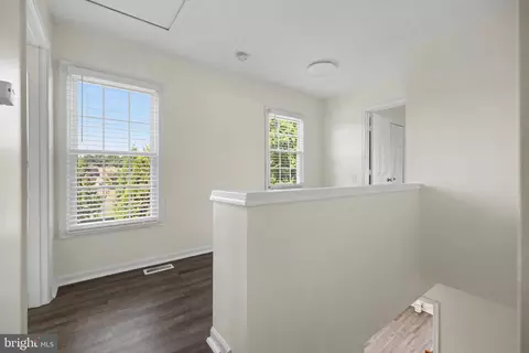 Entry Way - 11198 Privates Ct, Manassas, VA 20109 photo 8 of 11