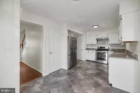Entry Way - 11198 Privates Ct, Manassas, VA 20109 photo 4 of 11