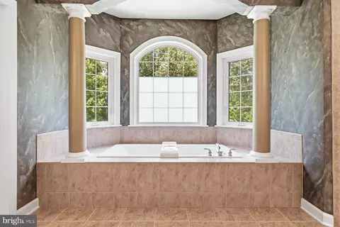 Bath - 5501 Evesham Ct, Woodbridge, VA 22192 photo 1 of 4