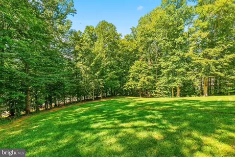 Exterior - 5501 Evesham Ct, Woodbridge, VA 22192 photo 8 of 9