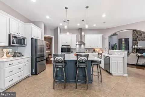 Kitchen - 5501 Evesham Ct, Woodbridge, VA 22192 photo 4 of 7
