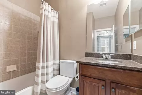 Bath - 5501 Evesham Ct, Woodbridge, VA 22192 photo 3 of 4