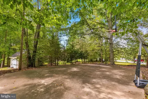 Exterior - 5501 Evesham Ct, Woodbridge, VA 22192 photo 6 of 9