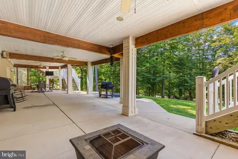 Exterior - 5501 Evesham Ct, Woodbridge, VA 22192 photo 7 of 9