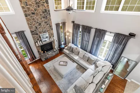 Living - 5501 Evesham Ct, Woodbridge, VA 22192 photo 4 of 4