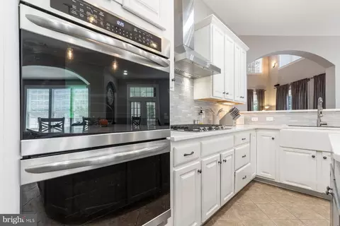 Kitchen - 5501 Evesham Ct, Woodbridge, VA 22192 photo 5 of 7