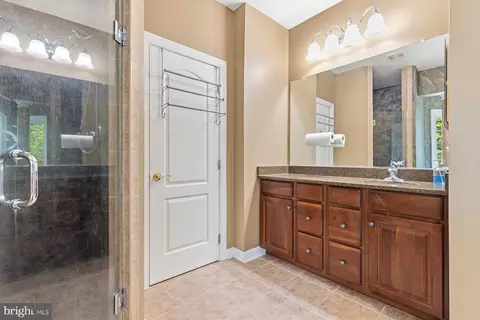 Bath - 5501 Evesham Ct, Woodbridge, VA 22192 photo 2 of 4
