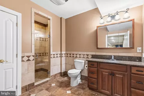 Bath - 5501 Evesham Ct, Woodbridge, VA 22192 photo 4 of 4