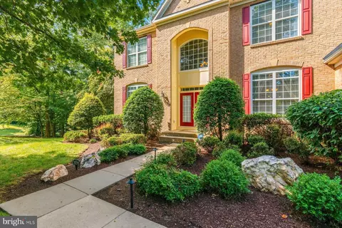 Exterior - 5501 Evesham Ct, Woodbridge, VA 22192 photo 2 of 9