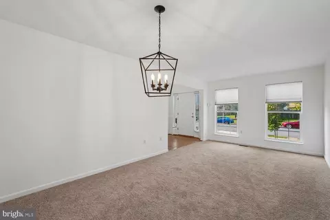Living - 8737 Hackney Dr, Bristow, VA 20136 photo 3 of 10