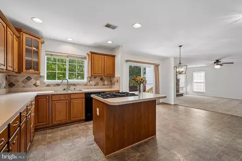 Kitchen - 8737 Hackney Dr, Bristow, VA 20136 photo 4 of 5