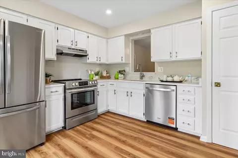 Kitchen - 11293 Kessler Pl, Manassas, VA 20109 photo 2 of 2