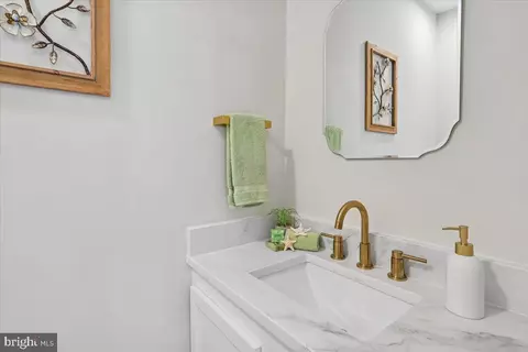Bath - 11293 Kessler Pl, Manassas, VA 20109 photo 1 of 3